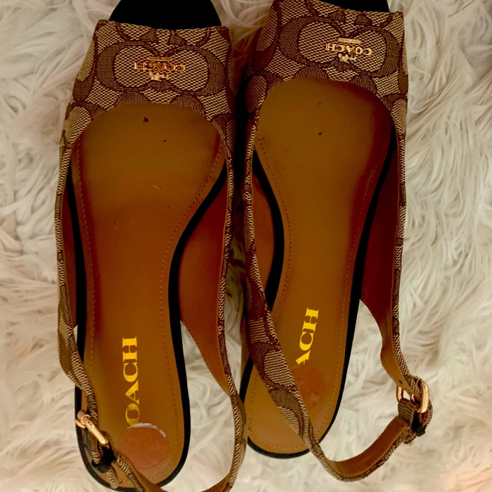 Very light comfortable sandals, worn maybe 4 or 5 times, excellent condition.